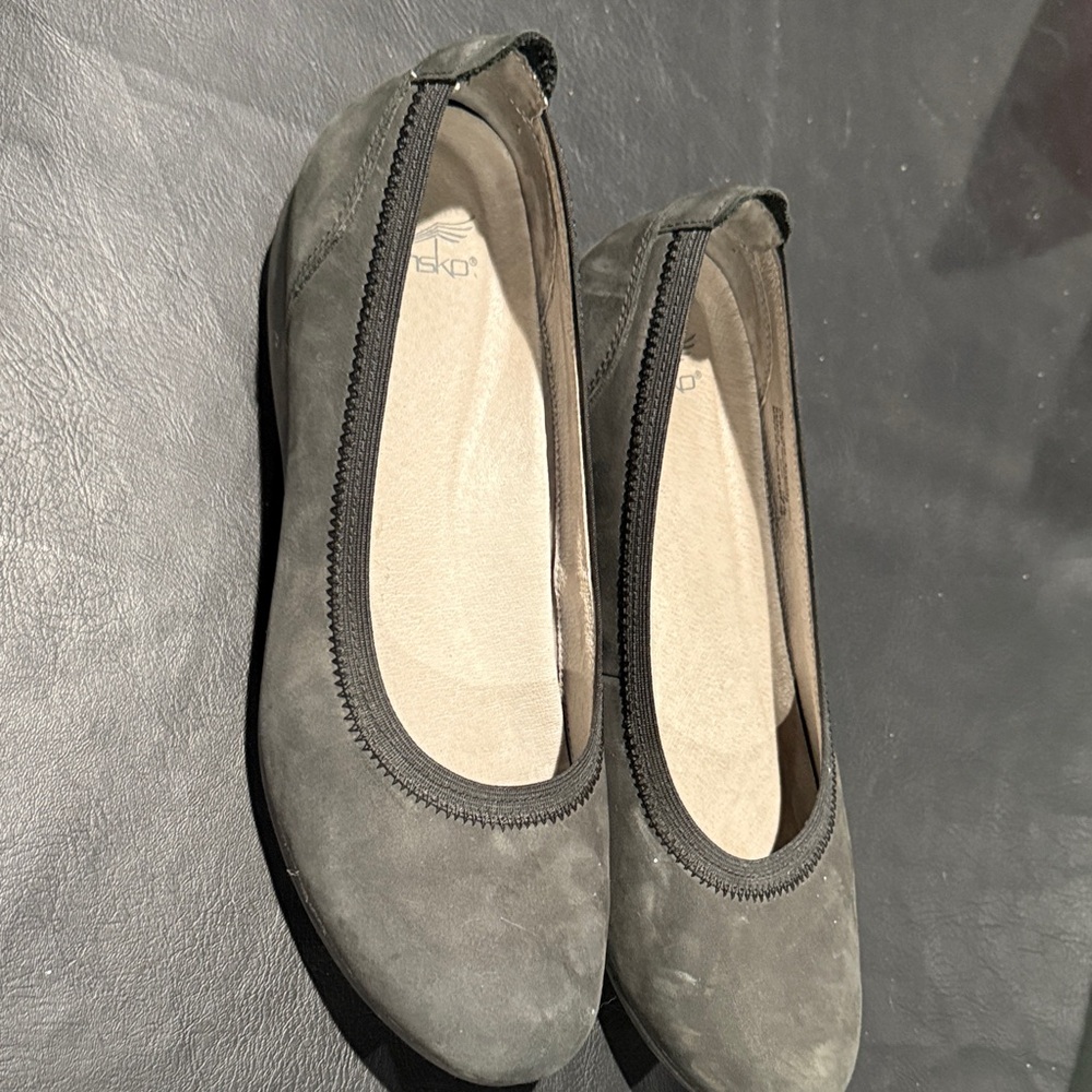 Matte Black Women’s Flats- Dansko